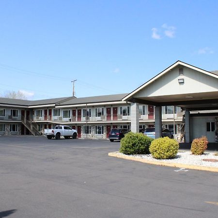 Pine Tree Inn Medford Exteriör bild